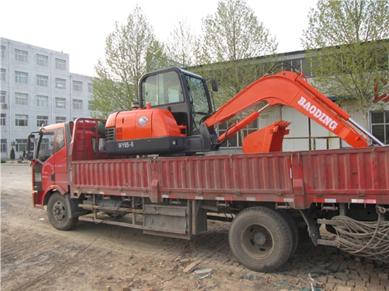 山東寶鼎公司發(fā)履帶65挖掘機(jī)
