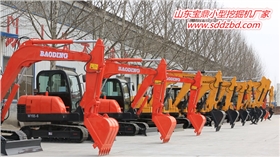山東寶鼎小型挖掘機(jī)生產(chǎn)廠家