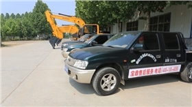 優(yōu)質(zhì)的服務(wù)團(tuán)隊(duì)為寶鼎小型挖掘機(jī)保駕護(hù)航