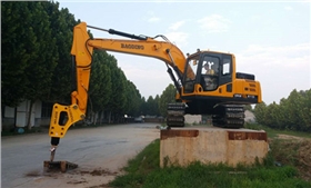 寶鼎小型挖掘機(jī)