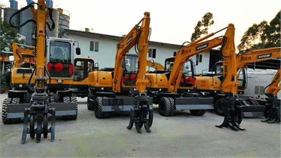 小型挖掘機(jī)