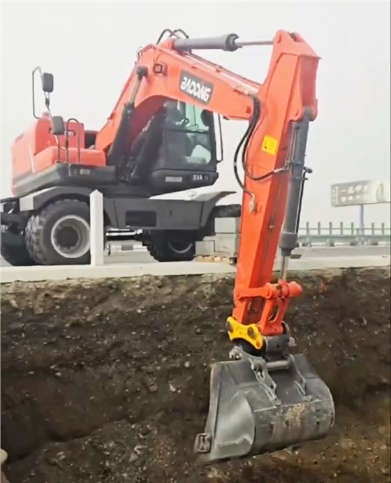 寶鼎150挖掘機(jī).jpg