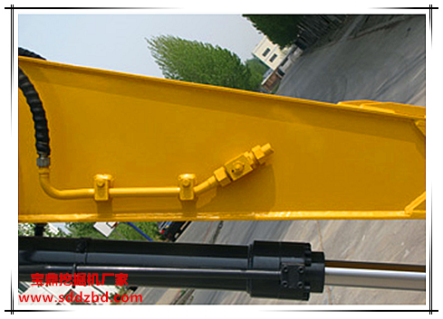 寶鼎小型挖掘機械產(chǎn)品