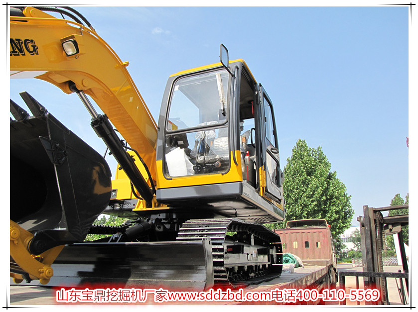 山東寶鼎挖掘機(jī)廠家小型挖掘機(jī)械產(chǎn)品