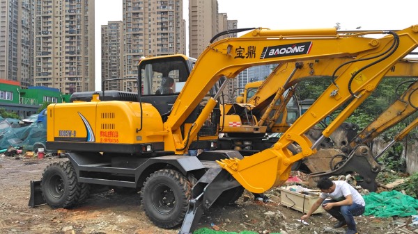 寶鼎輪式挖掘機(jī)
