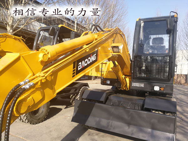 寶鼎輪式挖掘機(jī)廠家