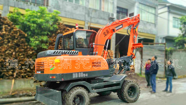 小型抓木機(jī).jpg