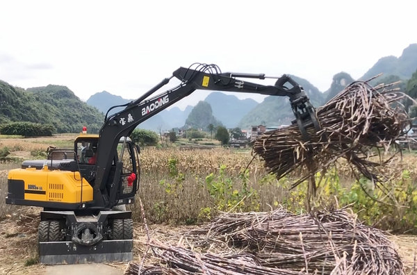 寶鼎高端輪式抓木機(jī)95型號(hào)