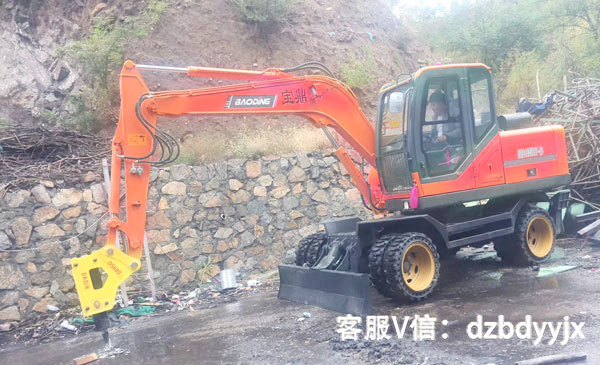 寶鼎95輪式小挖掘機(jī).jpg