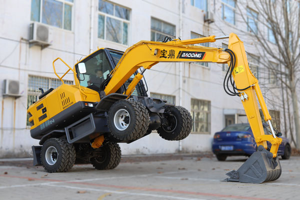 寶鼎國(guó)產(chǎn)輪式挖掘機(jī)80車(chē)型.jpg