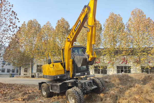 寶鼎輪式挖掘機(jī)80車(chē)型.jpg