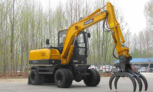 寶鼎80小型輪式抓木機(jī).jpg