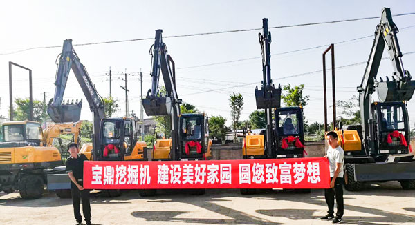 寶鼎95輪式挖掘機(jī)服務(wù)市場(chǎng).jpg