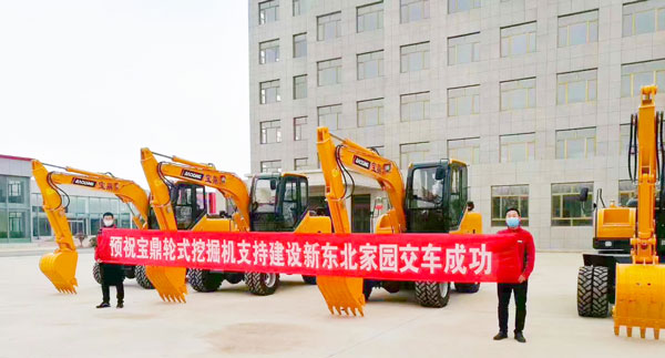 寶鼎輪式挖掘機(jī)80車型交付.jpg