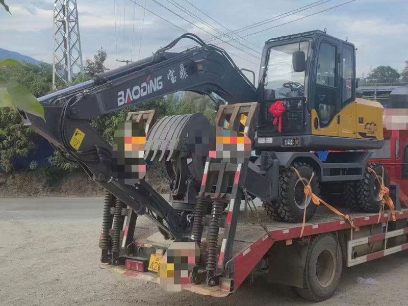 輪式挖掘機(jī).jpg
