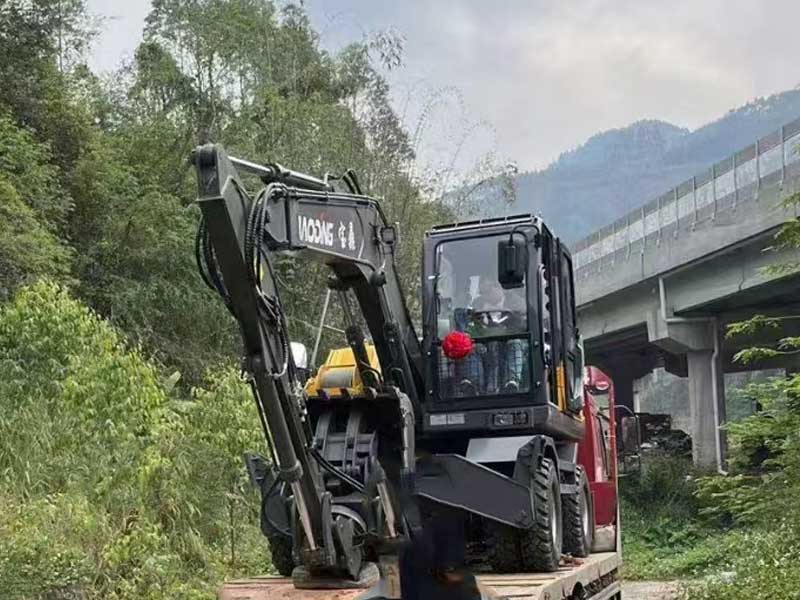 寶鼎抓木機(jī).jpg