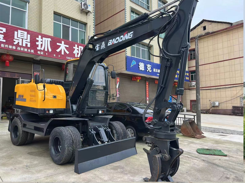 輪式抓木機(jī).jpg