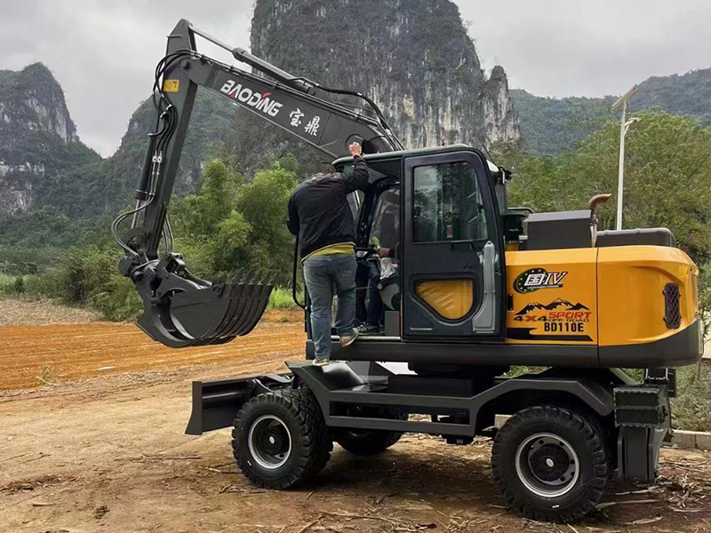 寶鼎挖掘機(jī)廠家：雪中發(fā)車，銷往四川